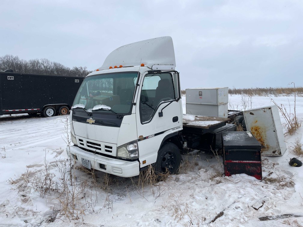 2002 Isuzu Chassis-Cab Truck (Malone, WI) (No Title, For Parts Only)