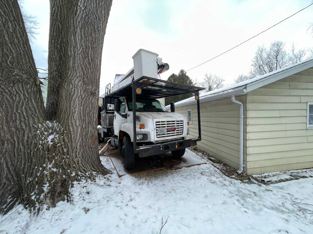 2005 GMC C-7500 Topkick Bucket Truck (Malone, WI) (Has WI Title)