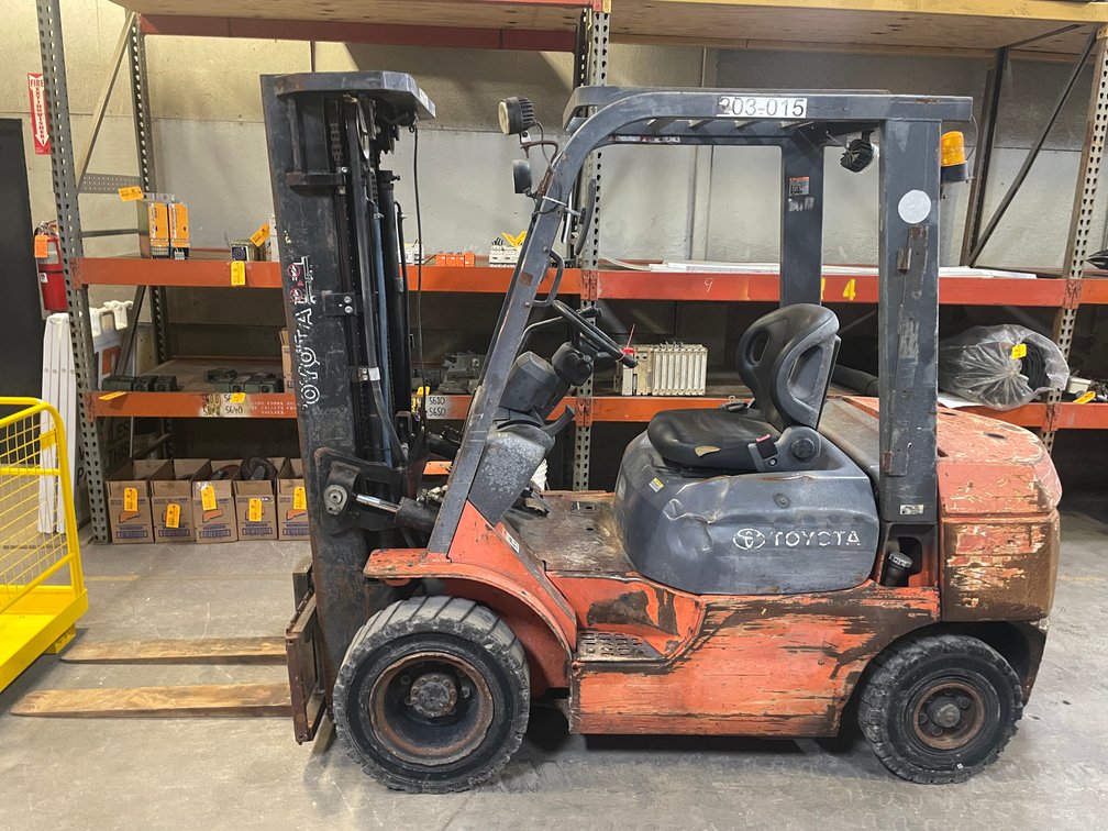 Toyota 5000 lb Lift Capacity Pneumatic Forklift (PR4)