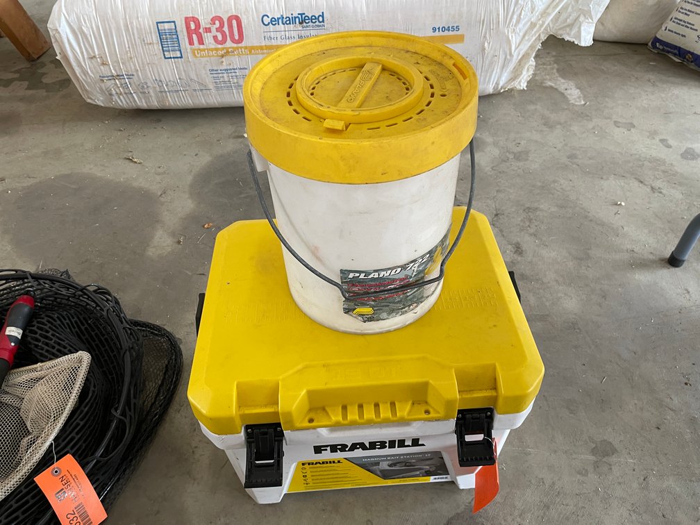 Frabill Magnum Bait Station