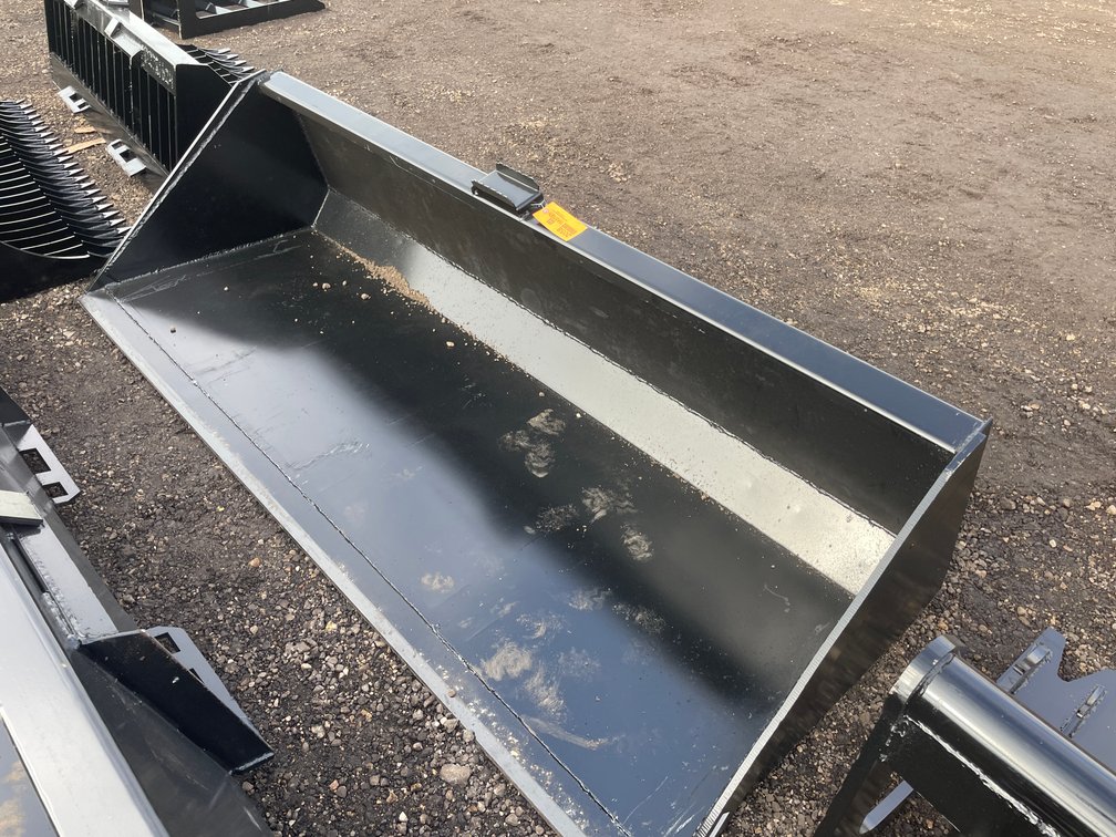 90" Bucket With Blade
