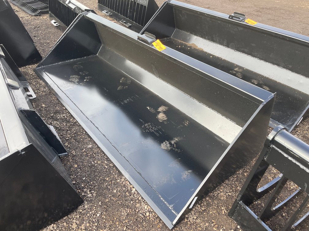 90" Bucket With Blade