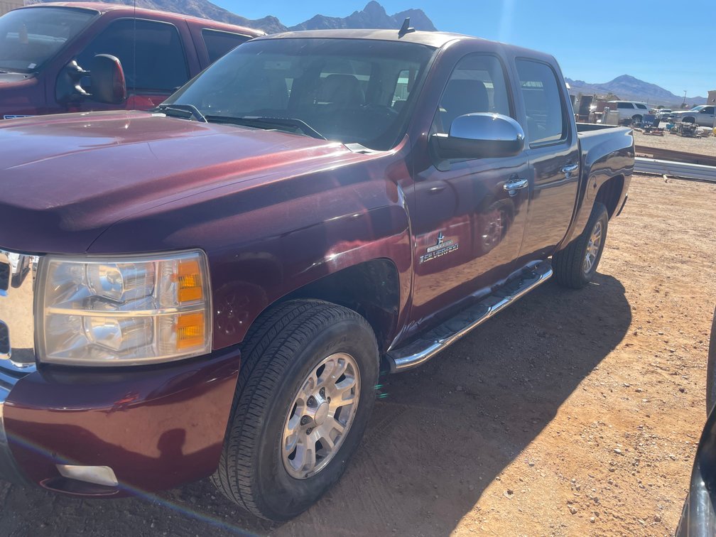 Chevrolet Silverado (Title in Delay)