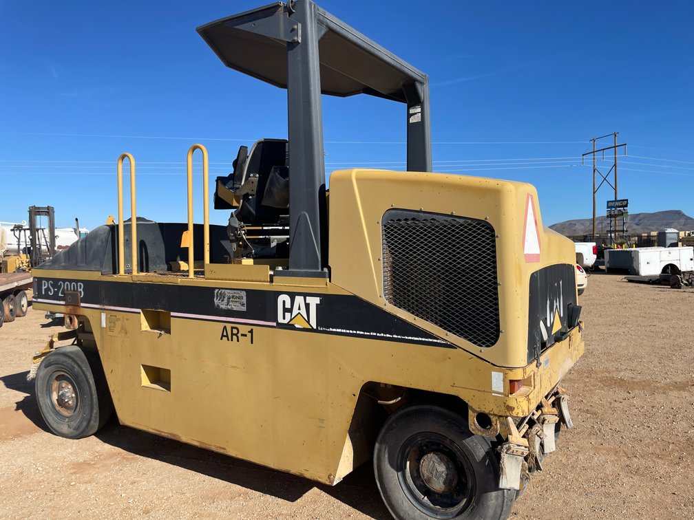 CAT PS 2008 Pneumatic Roller