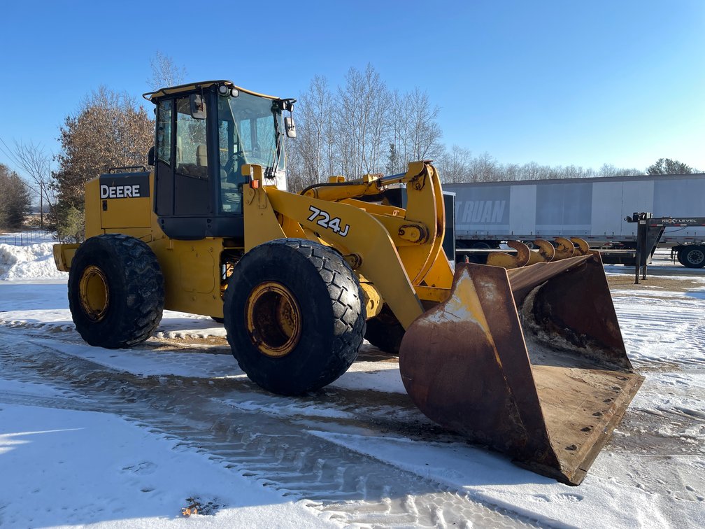 John Deere 724 Wheel Loader (Mondovi, WI)