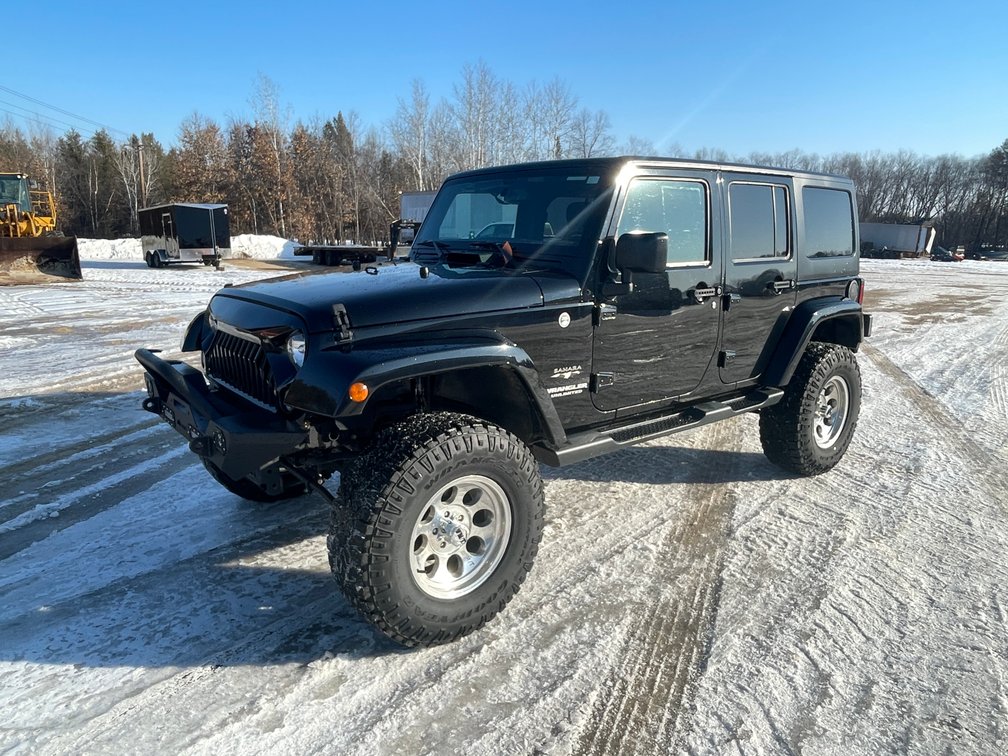 2016 Jeep Wrangler Sahara Unlimited (Has WI Title) (Mondovi, WI)