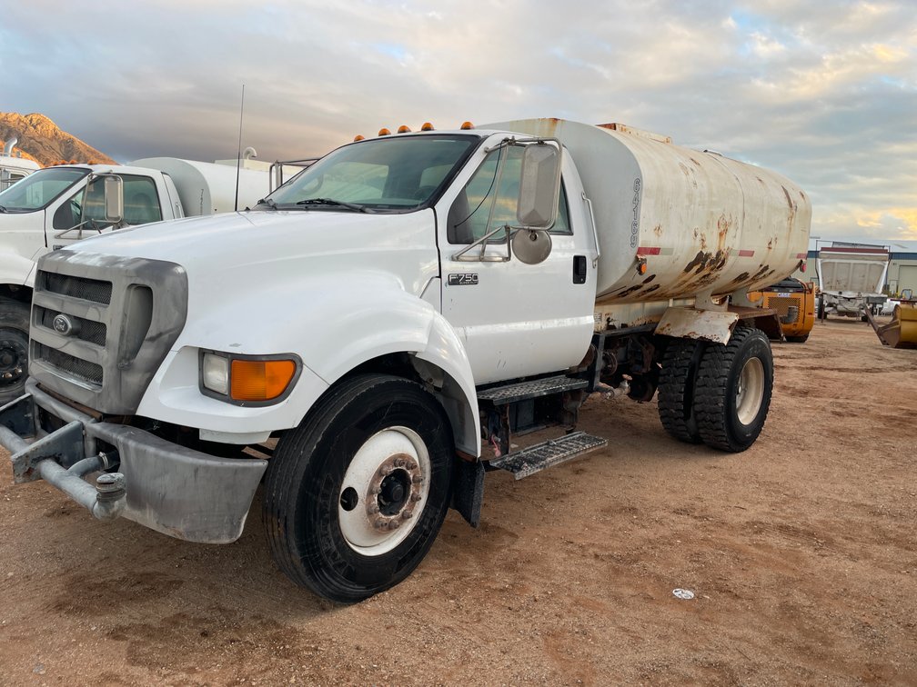 2005 Ford F-750 Truck (Has NM Title)