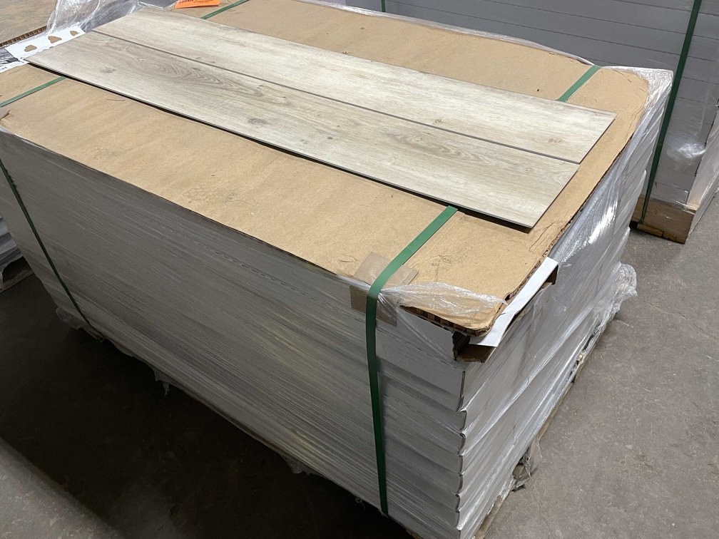 (44) CTNS WATERPROOF Vinyl Click Flooring Planks (B)