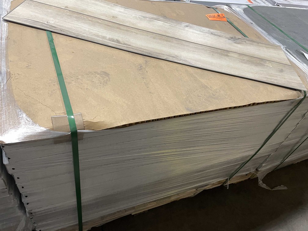 (48) CTNS WATERPROOF Vinyl Click Flooring Planks (B)
