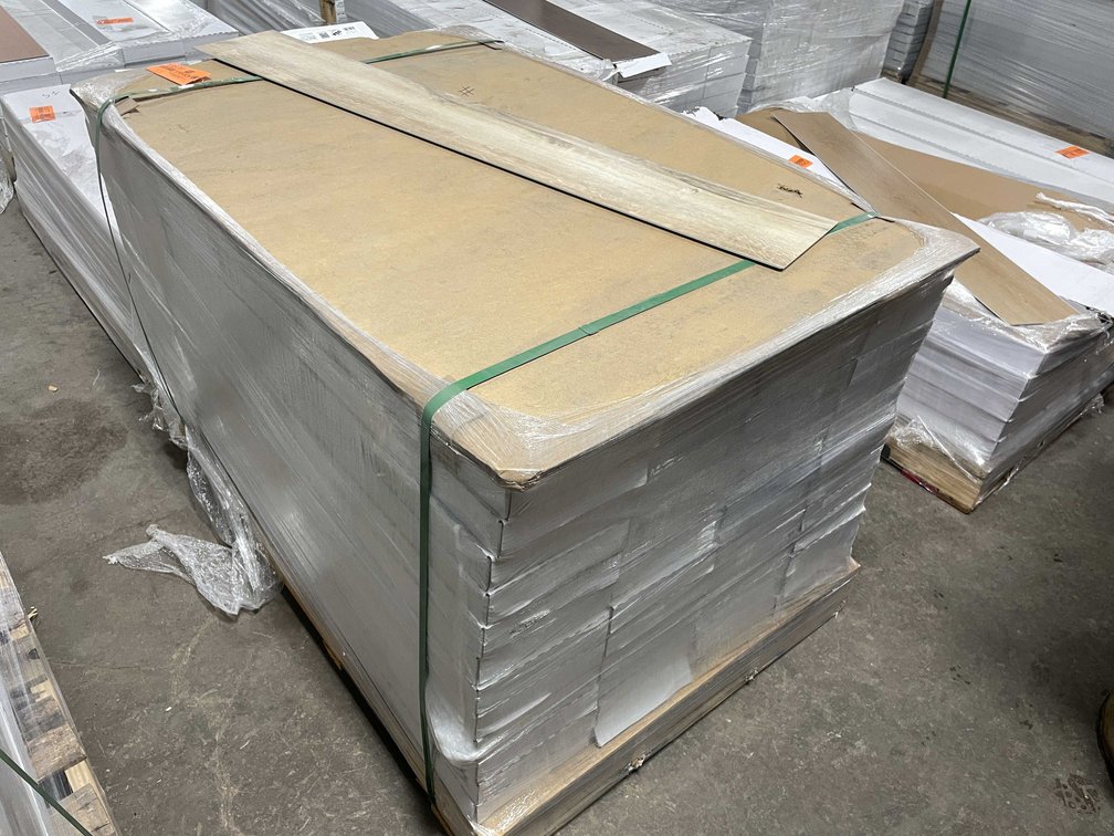 (48) CTNS WATERPROOF Vinyl Click Flooring Planks (B)