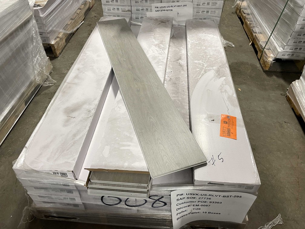 (19) CTNS WATERPROOF Vinyl Click Flooring Planks (B)