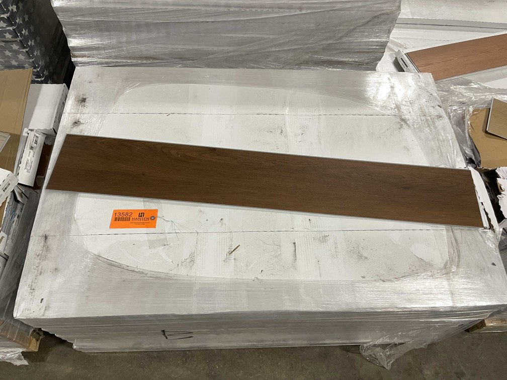 (32) CTNS WATERPROOF Vinyl Click Flooring Planks (B)