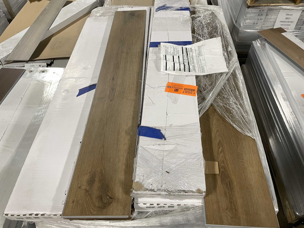 (64) CTNS WATERPROOF Vinyl Click Flooring Planks (B)