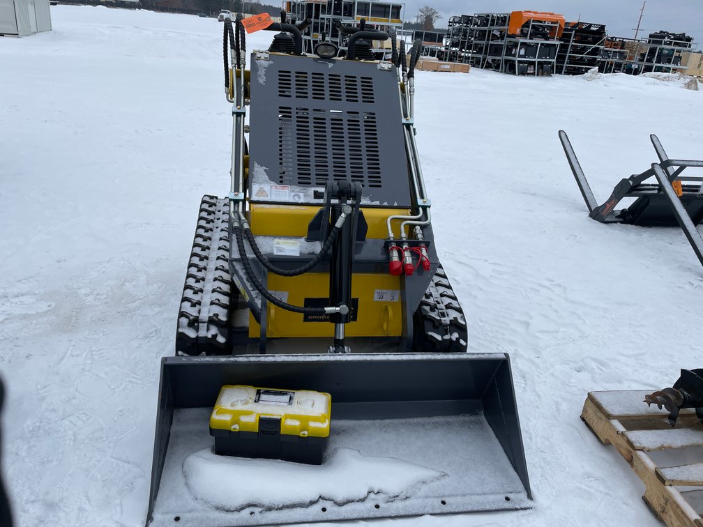 Land Honor Mini Skid Steer Loader (Mosinee, WI)