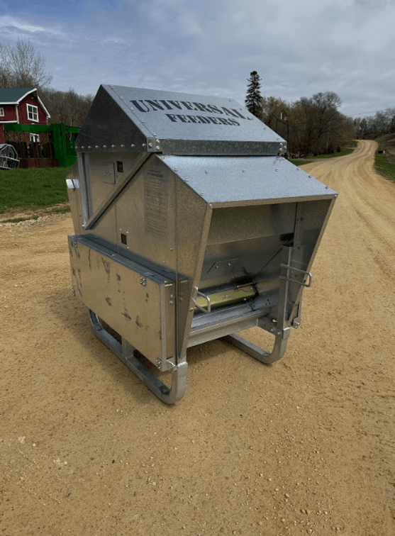 800 Universal Lick Feeder