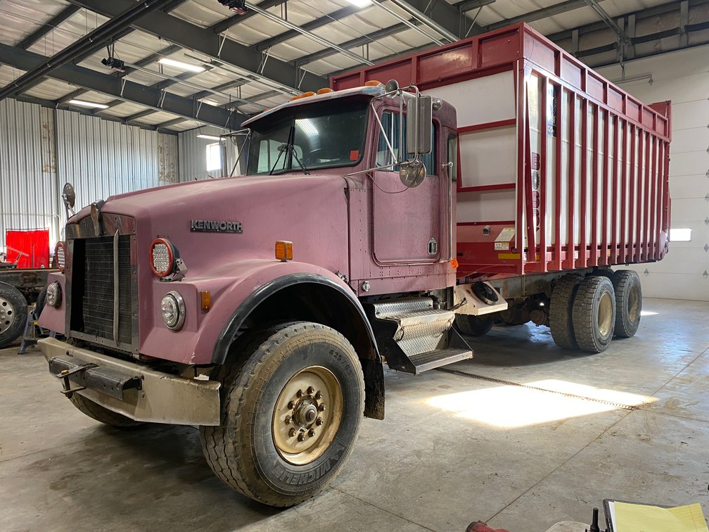 1993 Kenworth W900 Silage Truck (Has WI Title) (Argyle, WI)