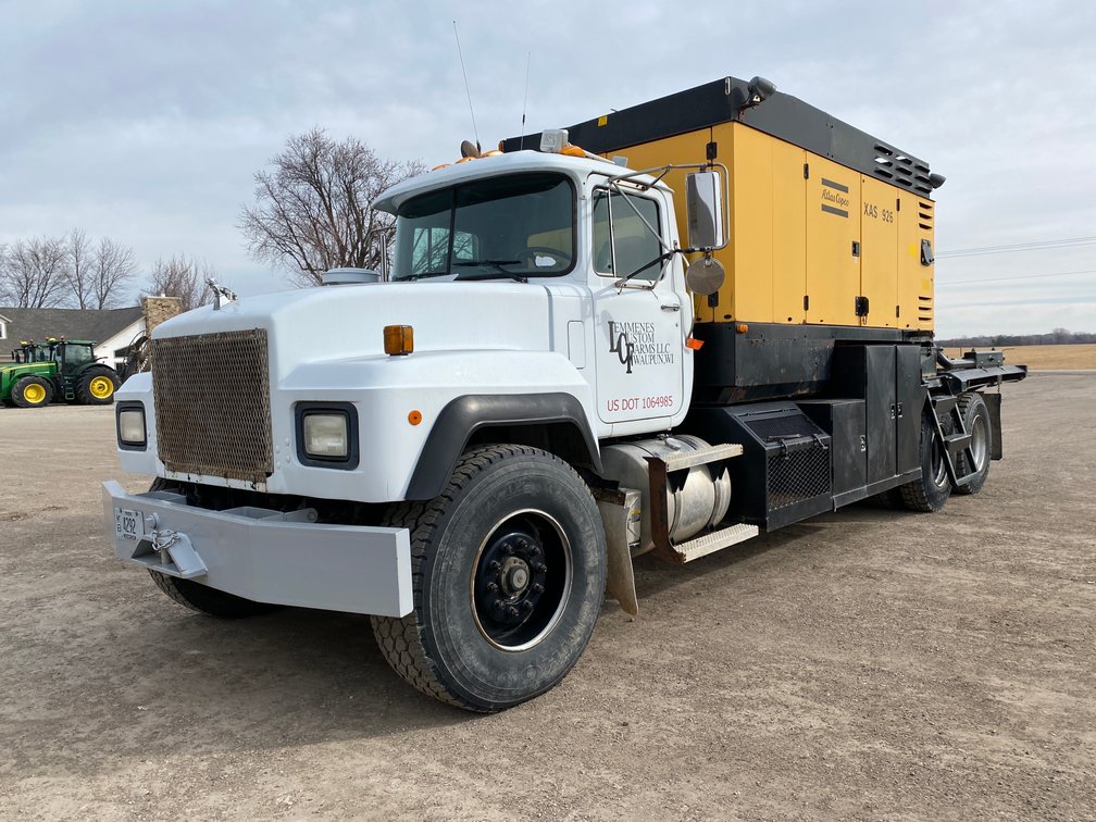 1999 Mack RD690S Air Compressor Truck (Has WI Title) (Waupun, WI)
