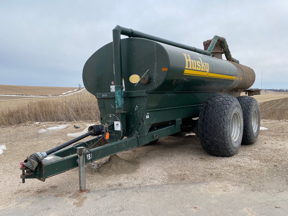 Husky 5000 Gallon Manure Tanker (Malone, WI)
