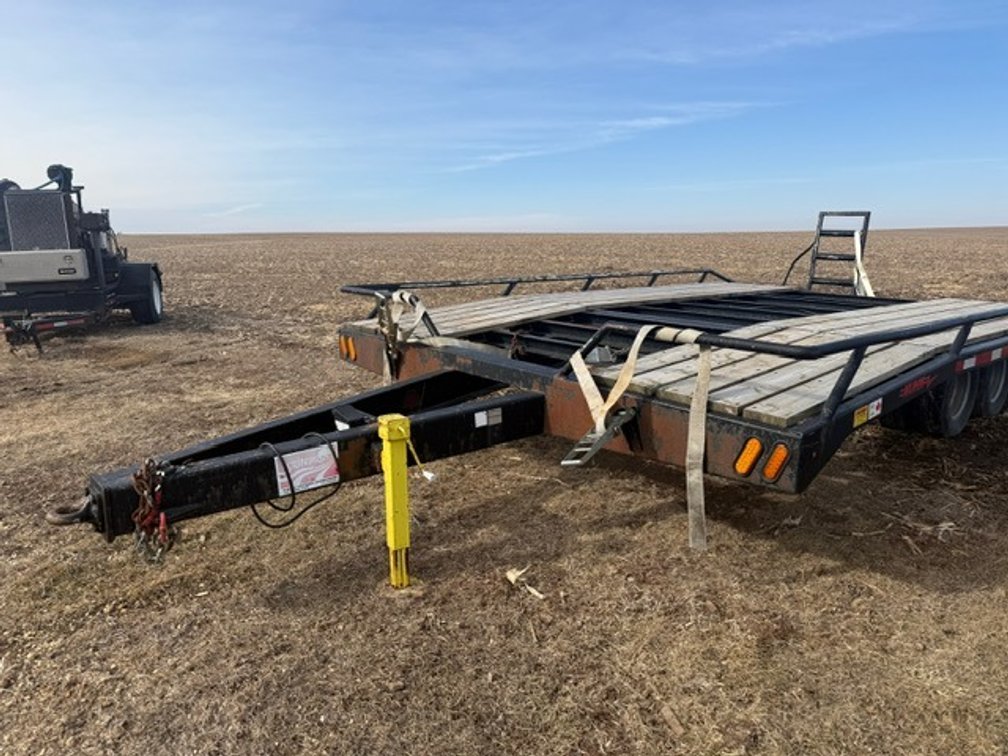 2016 Nuhn Crawler Hauler Trailer (No Title) (Milledgeville, IL)