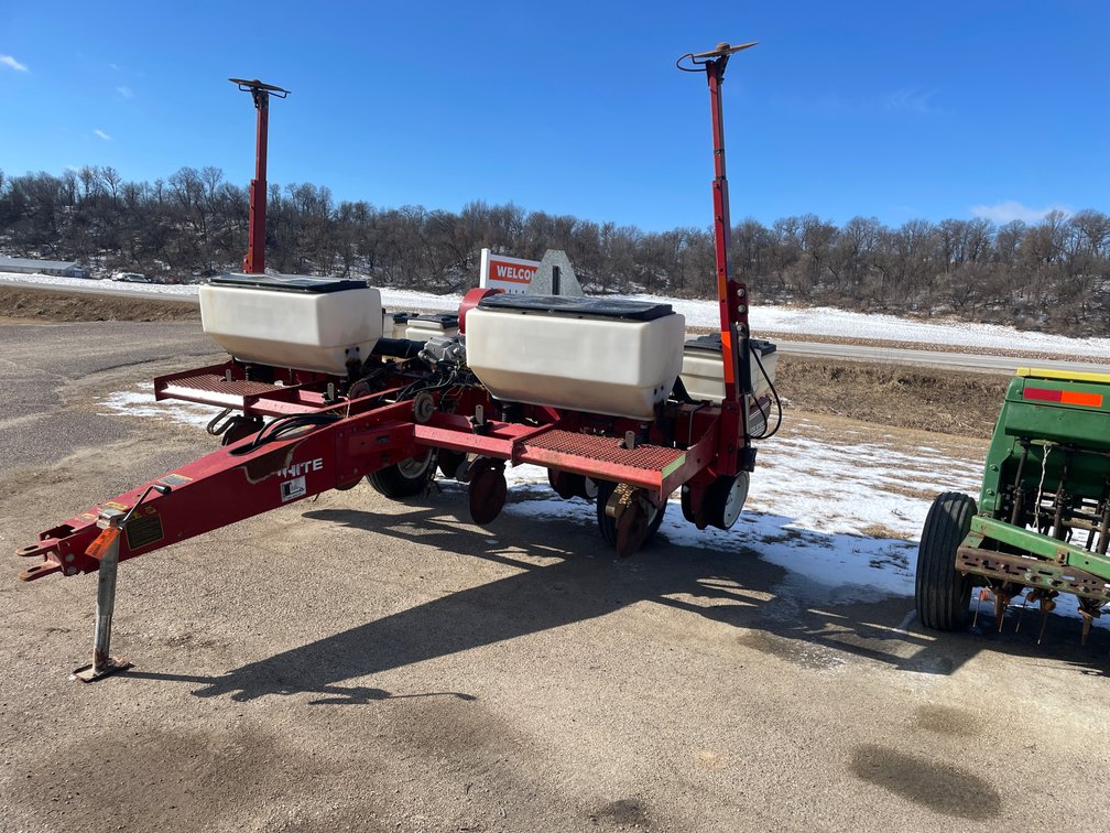 White 6100 (4) Row Planter