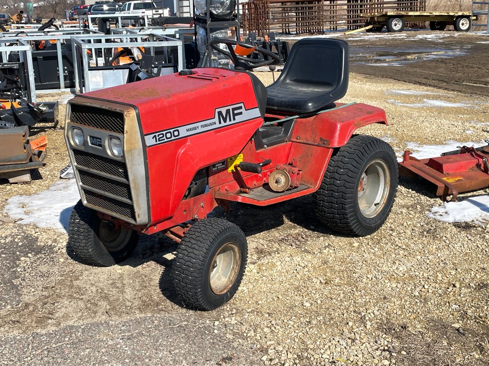 Massey Ferguson 1200 Lawn Tractor
