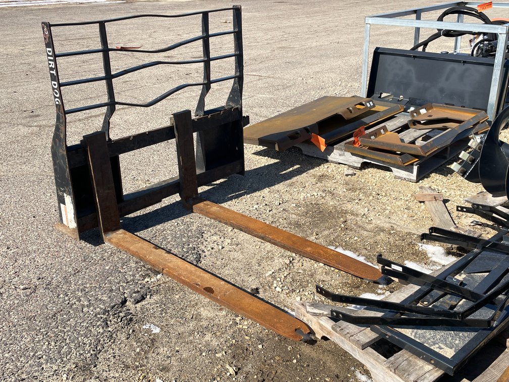 Dirt Dog Skid Steer Pallet Forks