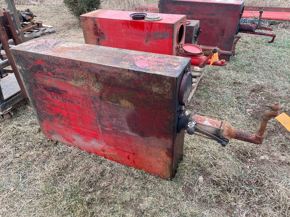 Bennett Oil Dispensing Tank