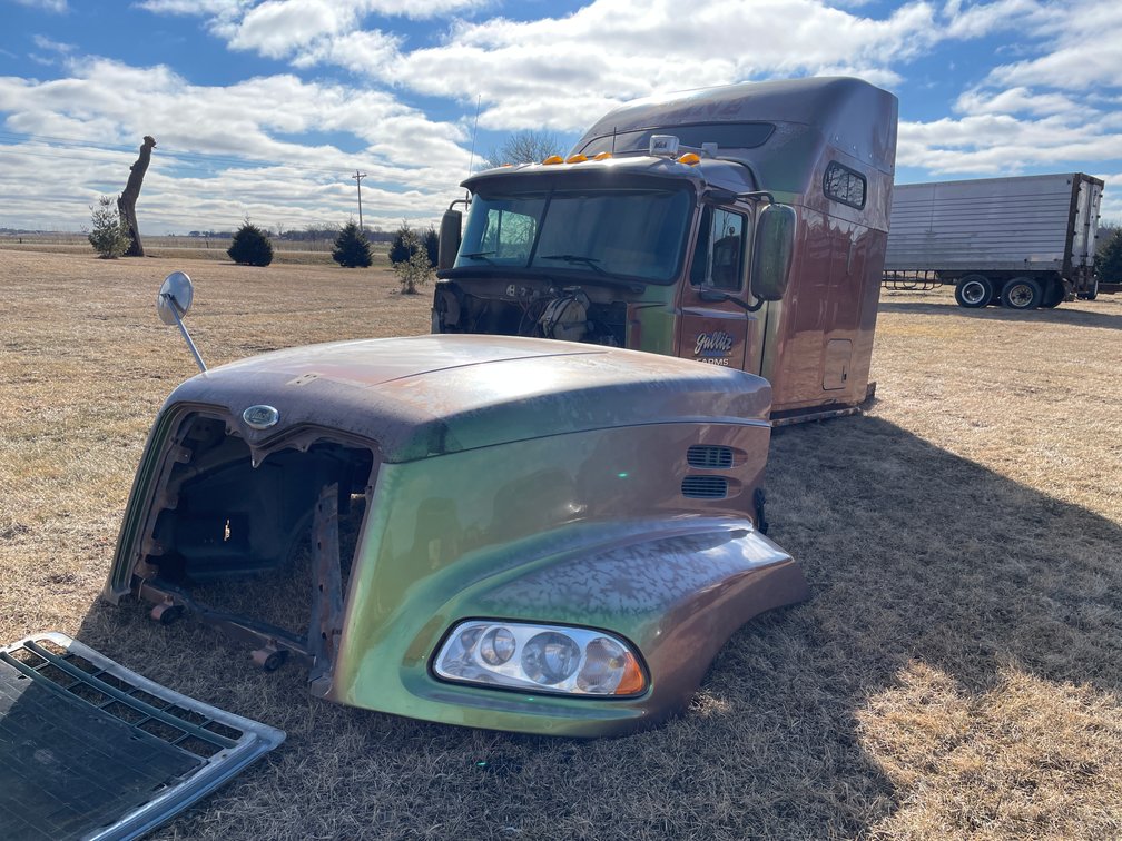 2002 Mack CX613 Semi Tractor Sleeper Cab
