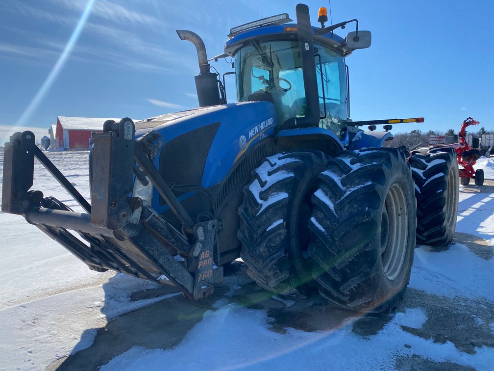 2011 New Holland T9 390 Articulated Tractor With Blade (Pittsville, WI)
