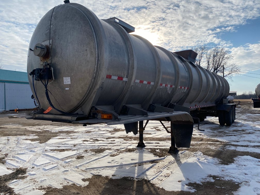 1980 Pullman Trailmobile 7500 Gallon Manure Tanker (Has WI Title) (Freedom, WI)