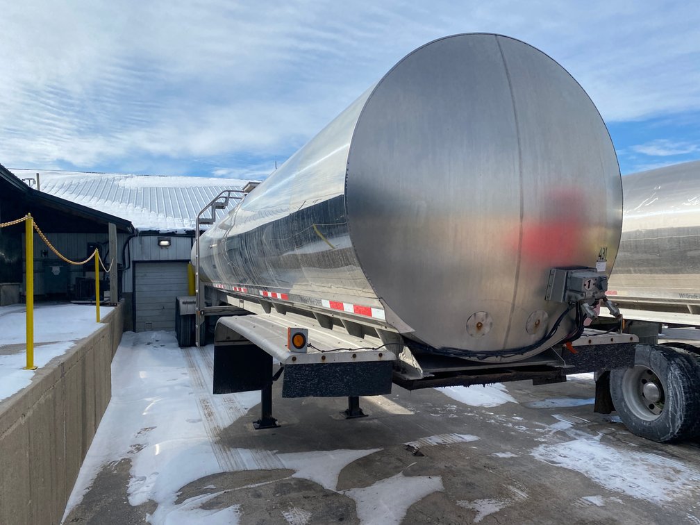 1998 Walker 7500 Gallon Semi Milk Tanker (Algoma, WI)