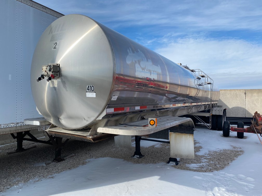 1988 Walker 6,200 Gallon Tanker Trailer (Has WI Title) (Algoma, WI)