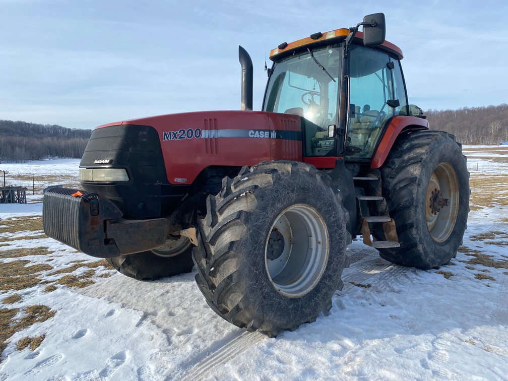 2001 Case MX200 Magnum Tractor (Colfax, WI)