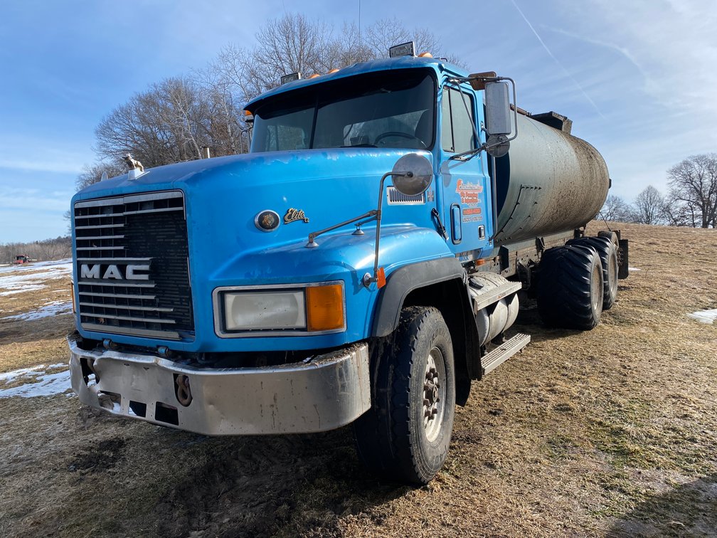 Mack Elite CL 713 Manure Truck (Has WI Title) (Colfax, WI)