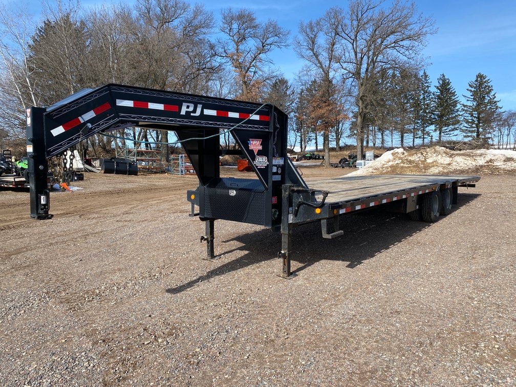 2020 PJ JY322 32' Flatbed Gooseneck Trailer (Has WI Title) (Colfax, WI)
