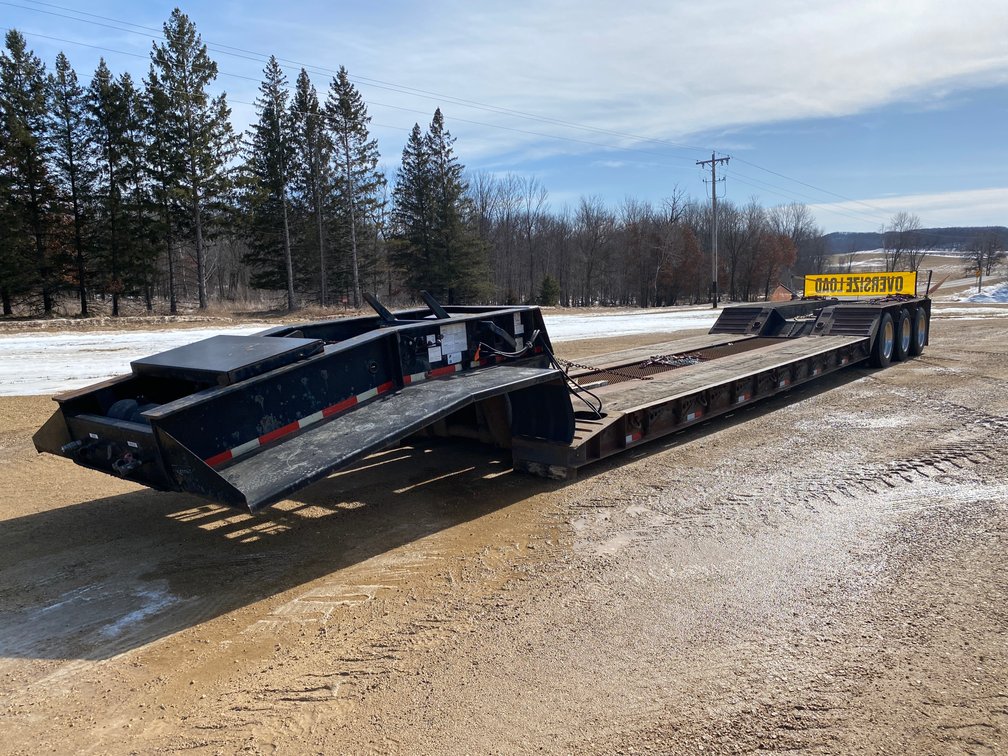 2010 Witzco RG-50 Tri-Axle Lowboy Semi Trailer (Has WI Title) (Colfax, WI)