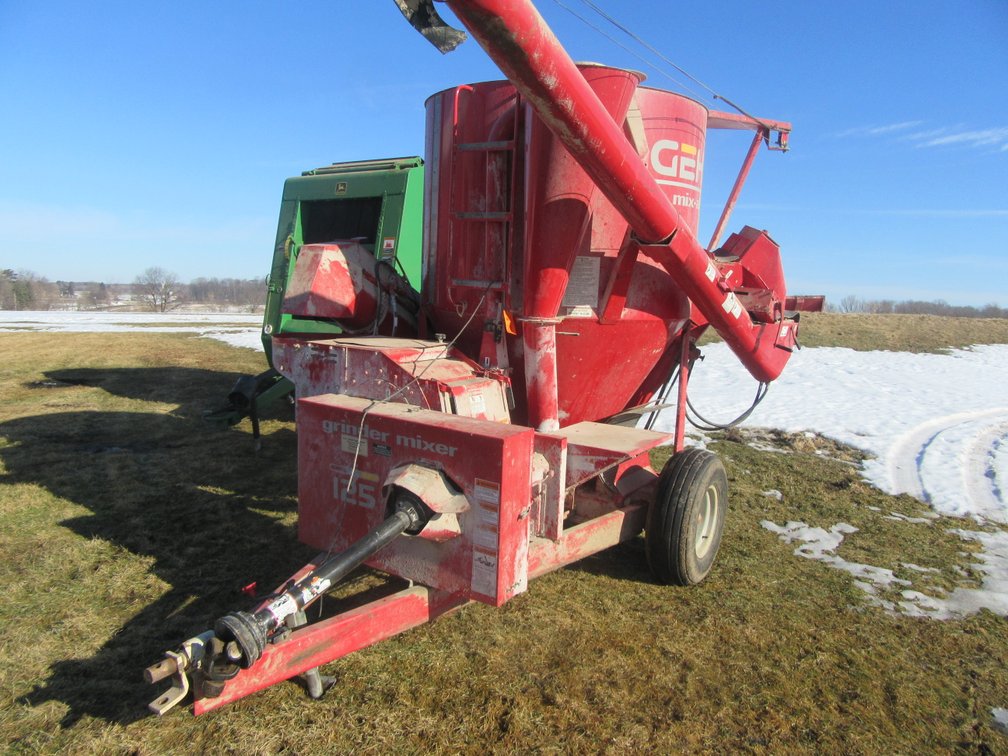 125 GEHL Grinder Mixer