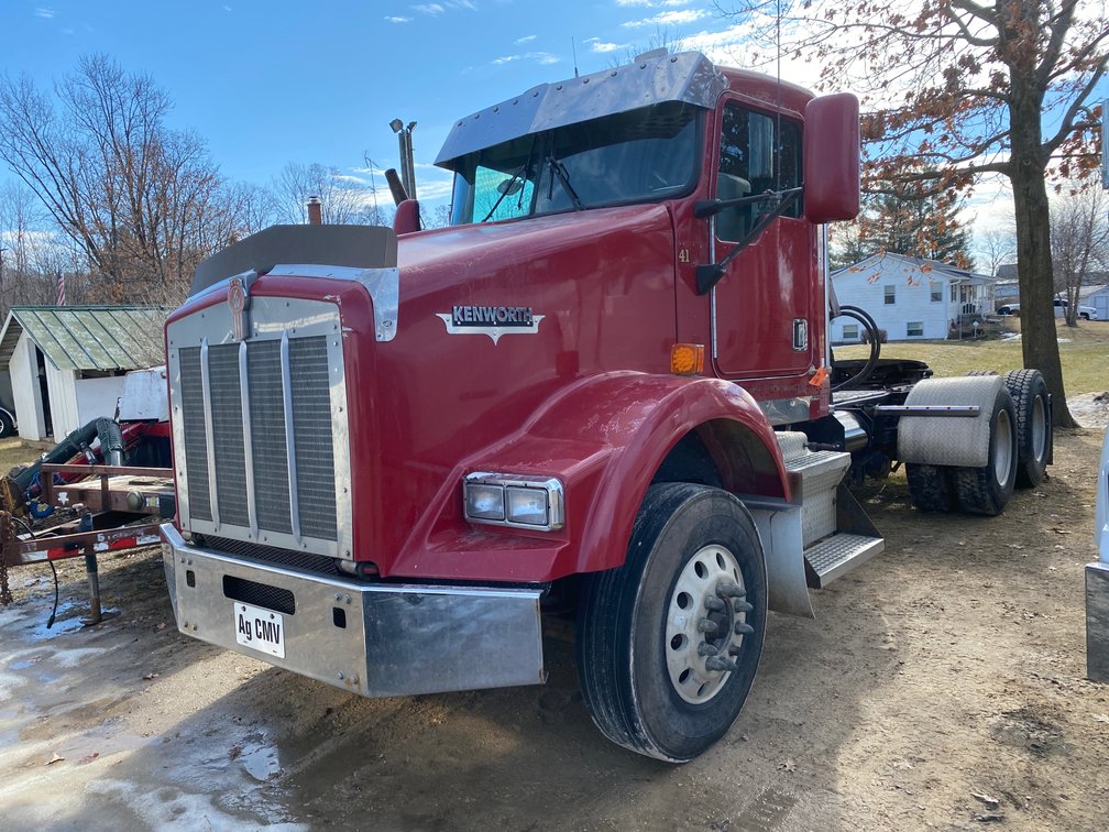 2000 Kenworth T800 Semi Tractor (WI Title In Delay) (North Freedom, WI)