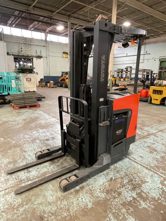 2012 Toyota Electric Ride On Reach Truck