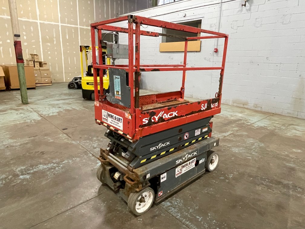 2016 Skyjack Scissor Lift