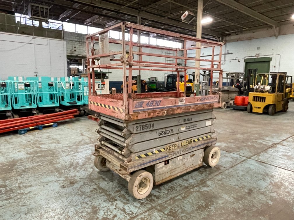 1999 Skyjack SJ III 4830 Scissor Lift