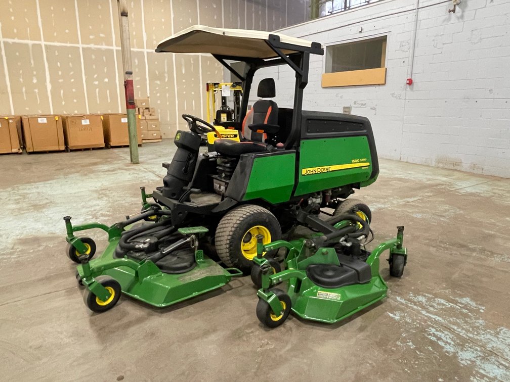 John Deere 1600 Turbo Series II Wide Area Rotary Mower