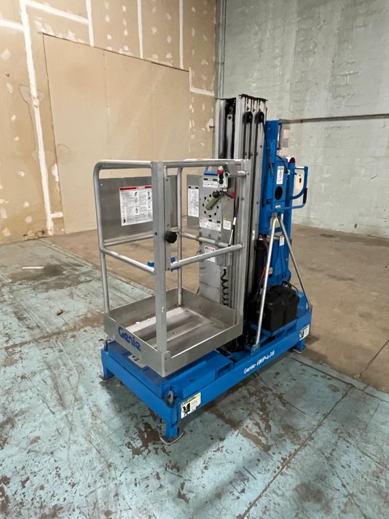 2000 Genie IWP-20S Electric Man Lift