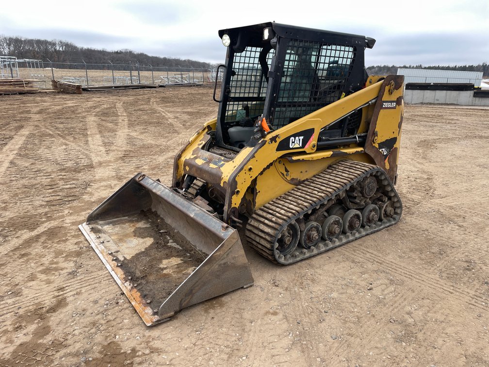 CAT 247 B2 Skid Steer