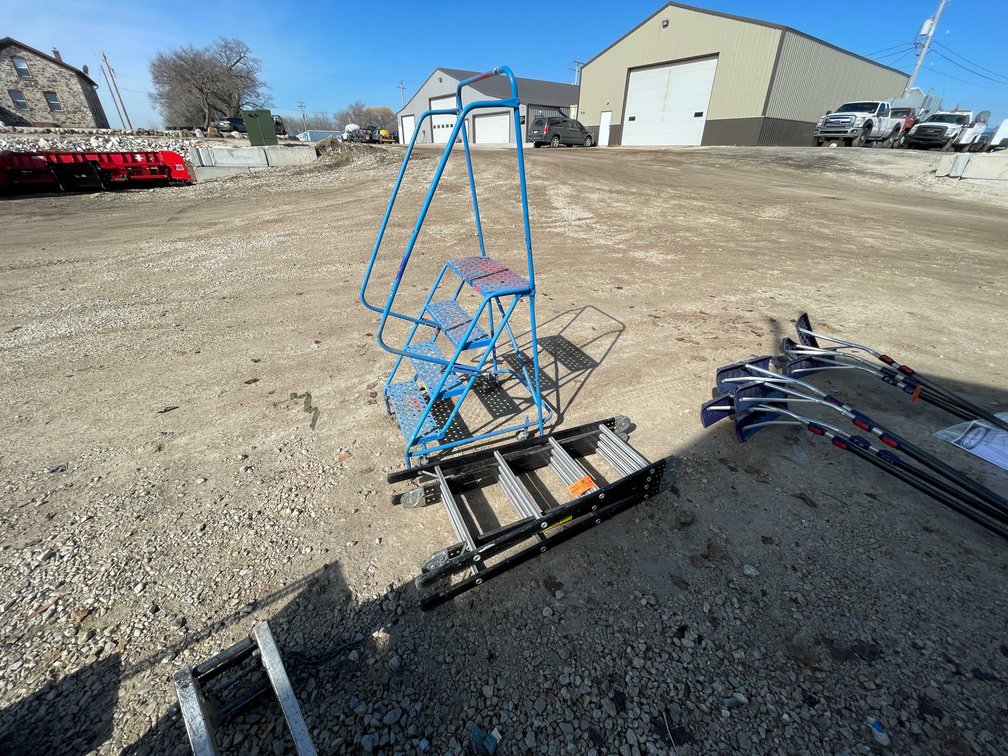 (2) Ladders