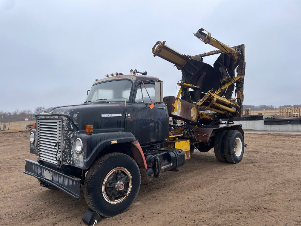 1975 International Harvester Fleetstar 2050A Tree Spade Truck **Recommend Trailering** (Has MN Title)