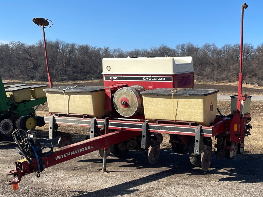 Case IH 800 (4) Row Planter