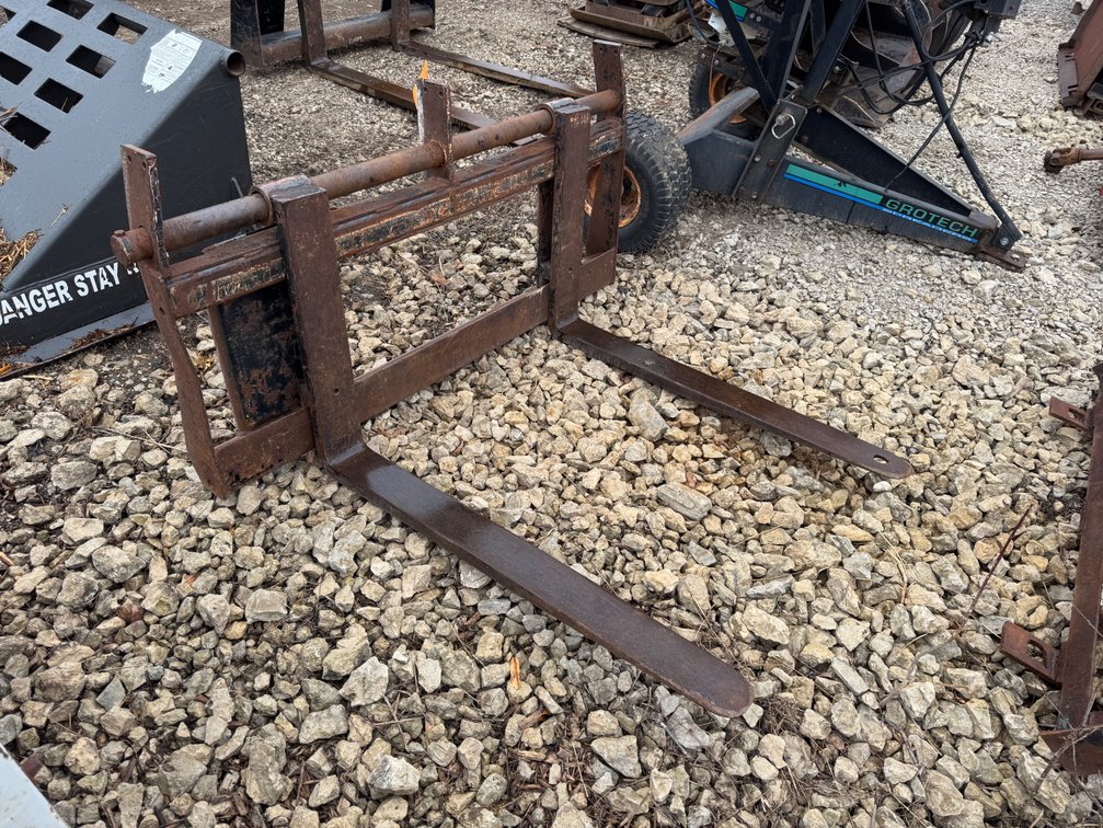 Universal Mount Extra Wide Pallet Forks
