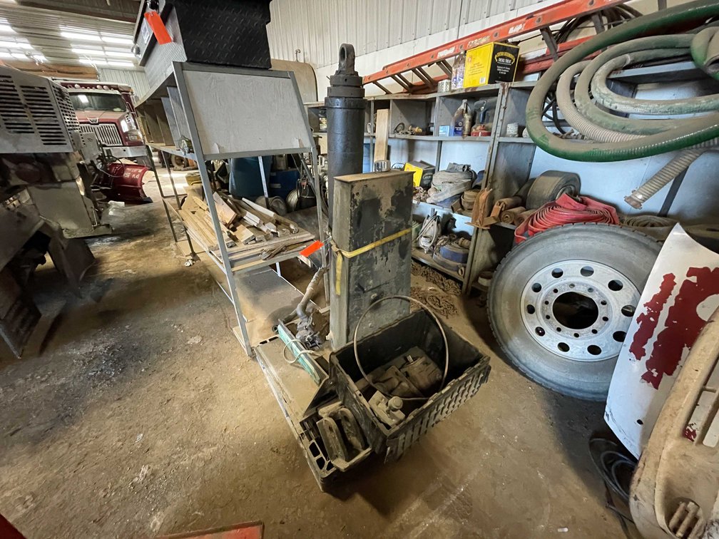 Dump Truck Box Ram (Denmark, WI)