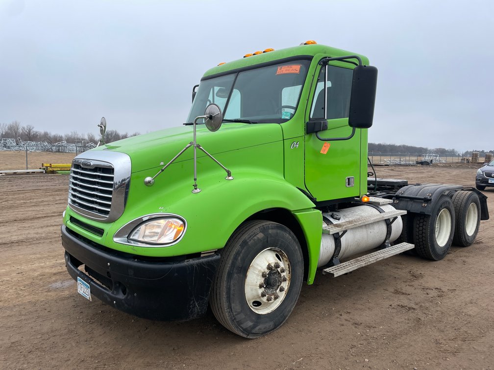 2009 Freightliner Truck Tractor (Has MN Title)